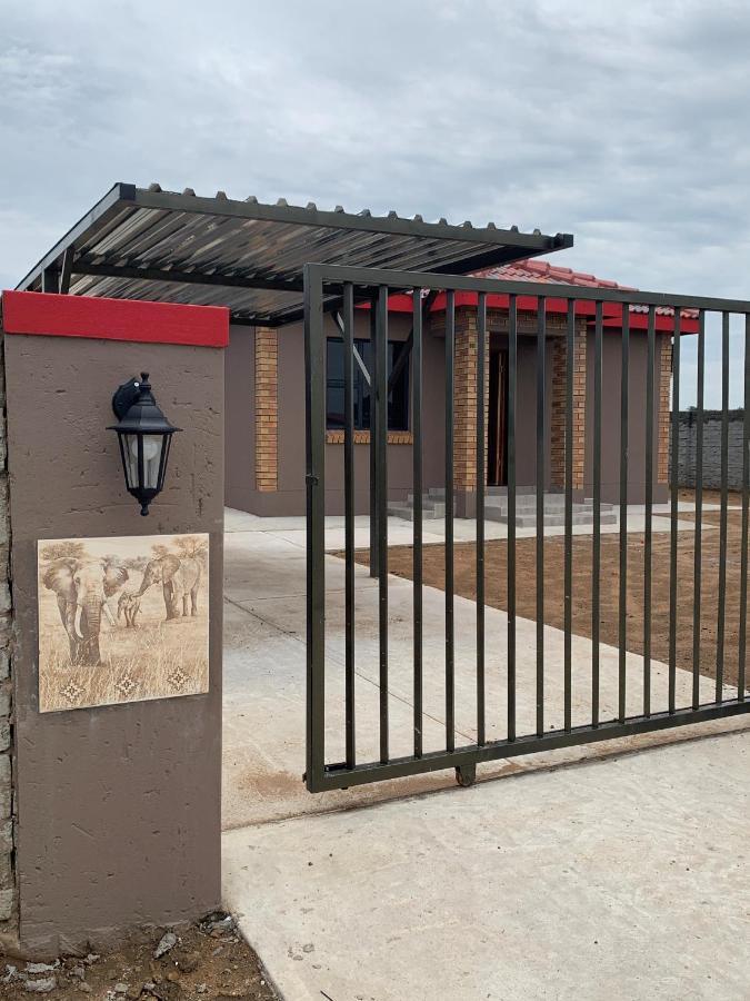 Elephant House, 2 Bedroom House, Next To Pilanesberg And Sun City Mogwase Экстерьер фото